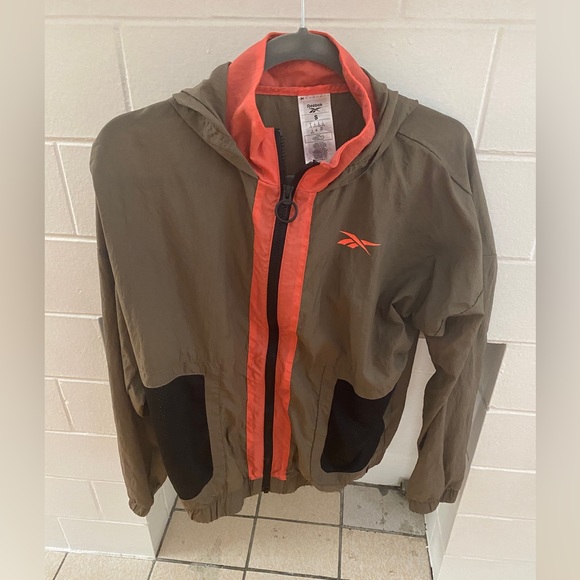 Reebok 2021 Light Weight Fitness Windbreaker - Picture 1 of 8